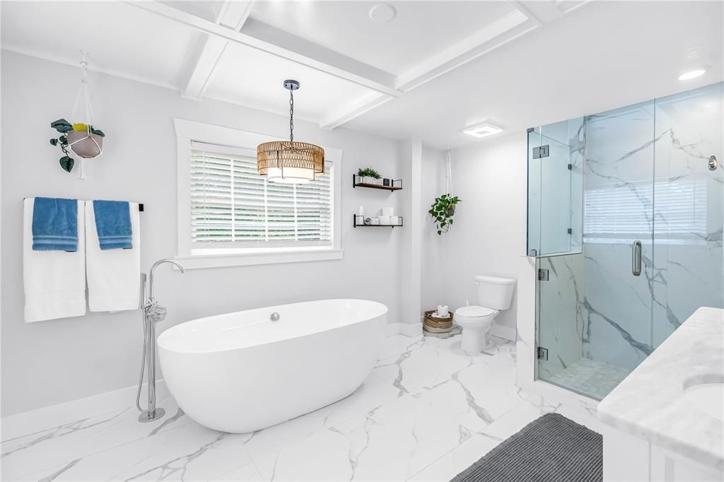 Activo con contrato: $689,000 (3 camas, 2 baños, 1978 Pies cuadrados)