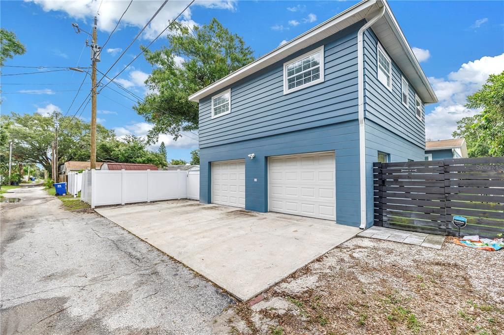 Activo con contrato: $689,000 (3 camas, 2 baños, 1978 Pies cuadrados)