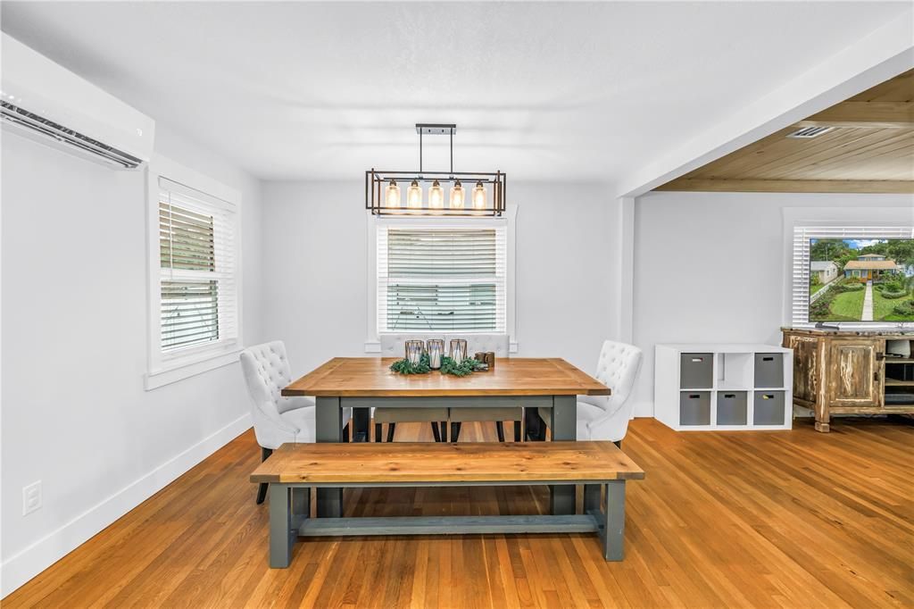 Activo con contrato: $689,000 (3 camas, 2 baños, 1978 Pies cuadrados)