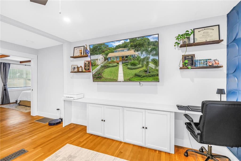 Activo con contrato: $689,000 (3 camas, 2 baños, 1978 Pies cuadrados)
