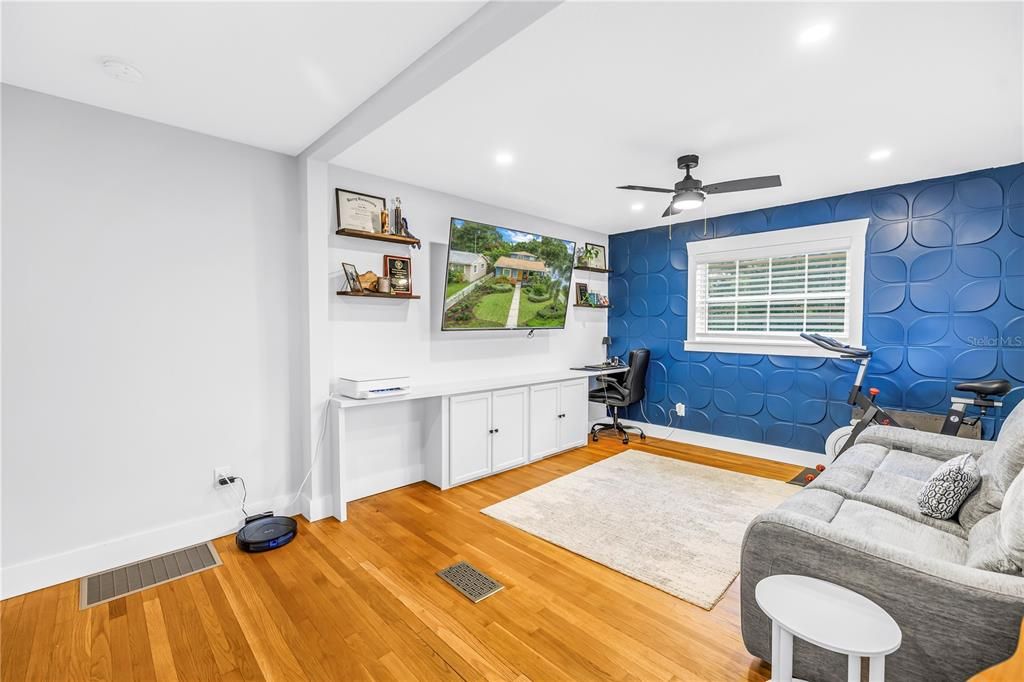 Activo con contrato: $689,000 (3 camas, 2 baños, 1978 Pies cuadrados)