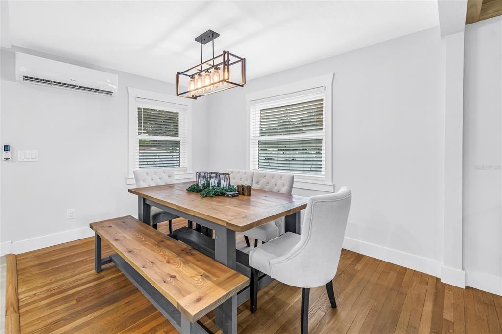 Activo con contrato: $689,000 (3 camas, 2 baños, 1978 Pies cuadrados)