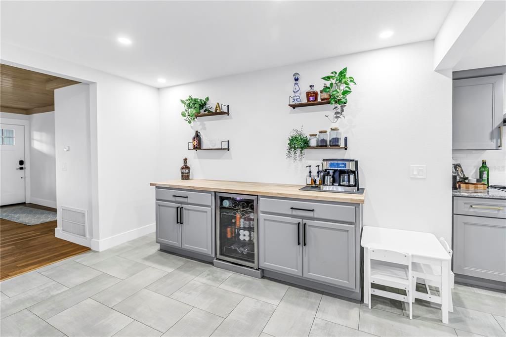 Activo con contrato: $689,000 (3 camas, 2 baños, 1978 Pies cuadrados)