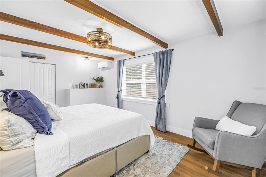 Activo con contrato: $689,000 (3 camas, 2 baños, 1978 Pies cuadrados)
