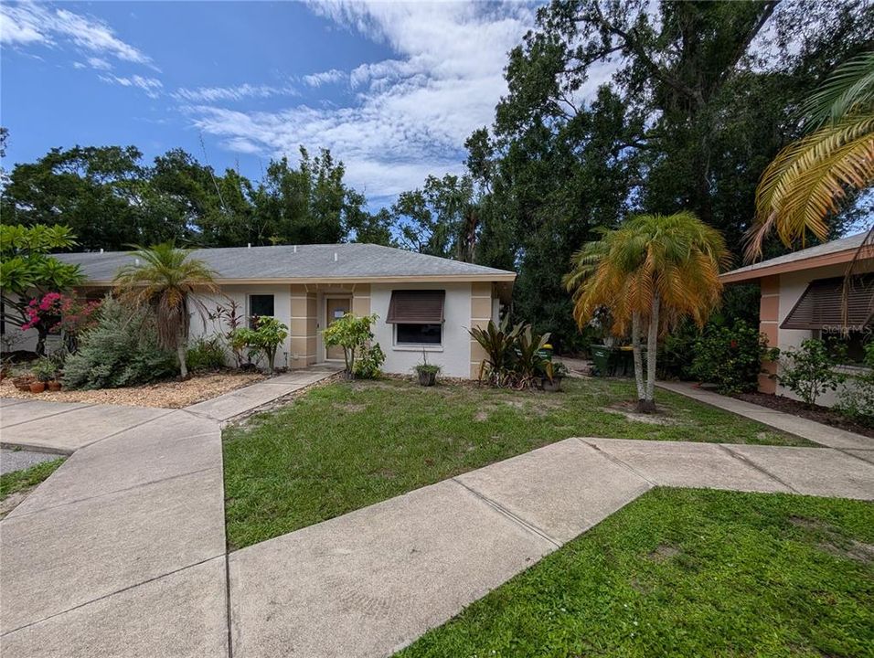For Sale: $179,900 (2 beds, 2 baths, 924 Square Feet)