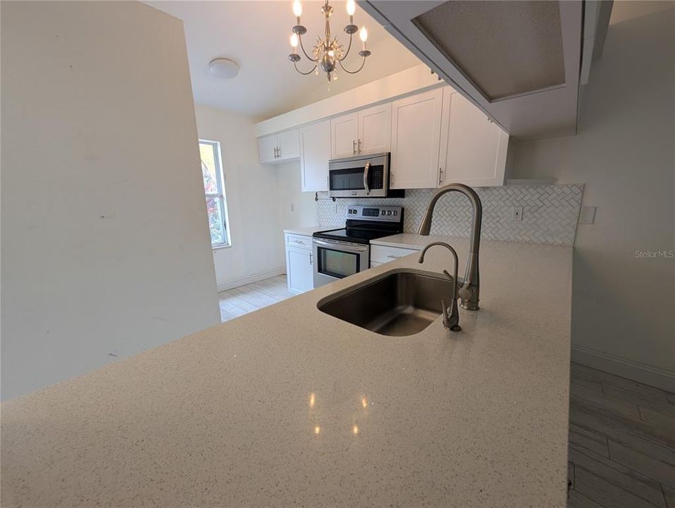For Sale: $179,900 (2 beds, 2 baths, 924 Square Feet)