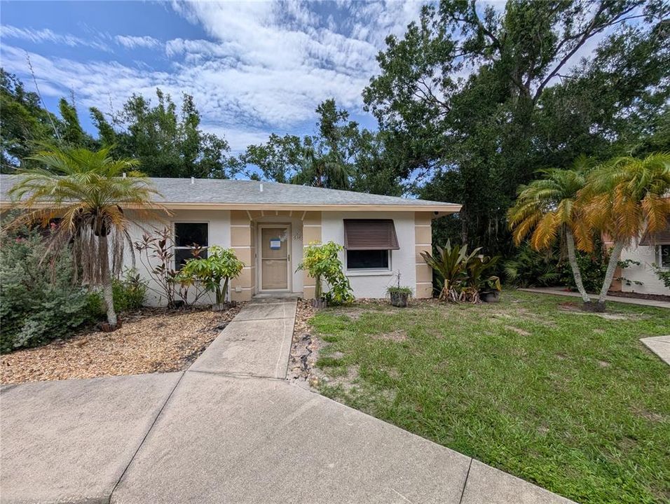 For Sale: $179,900 (2 beds, 2 baths, 924 Square Feet)