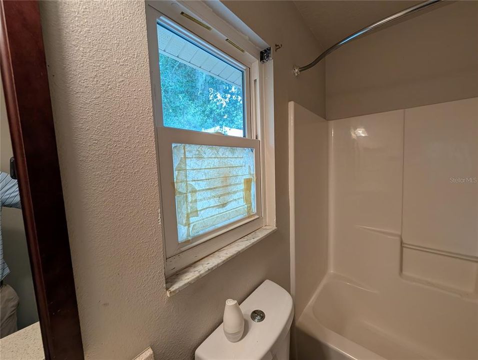 For Sale: $179,900 (2 beds, 2 baths, 924 Square Feet)