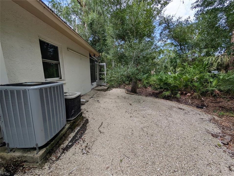 For Sale: $179,900 (2 beds, 2 baths, 924 Square Feet)