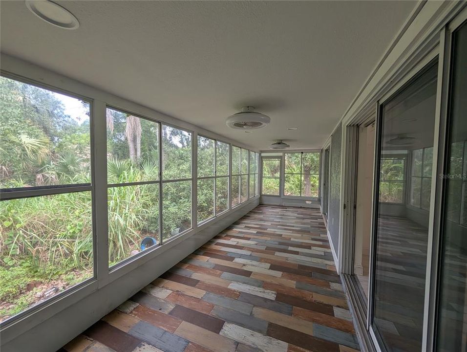 For Sale: $179,900 (2 beds, 2 baths, 924 Square Feet)