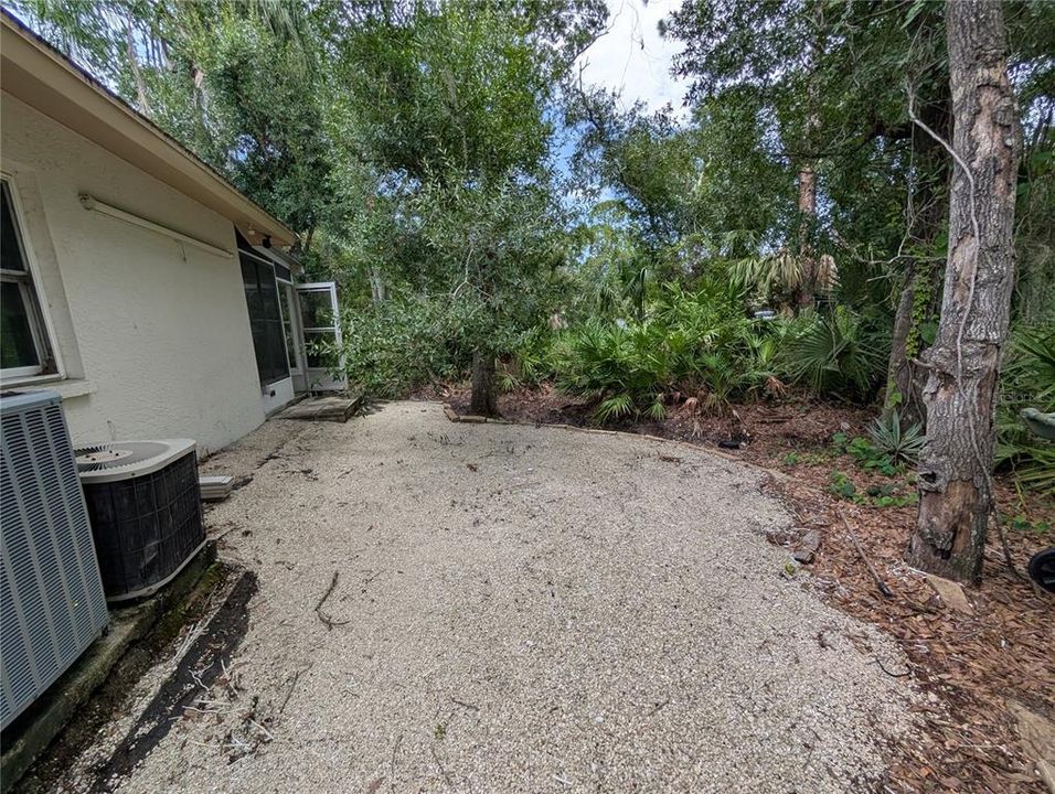 For Sale: $179,900 (2 beds, 2 baths, 924 Square Feet)