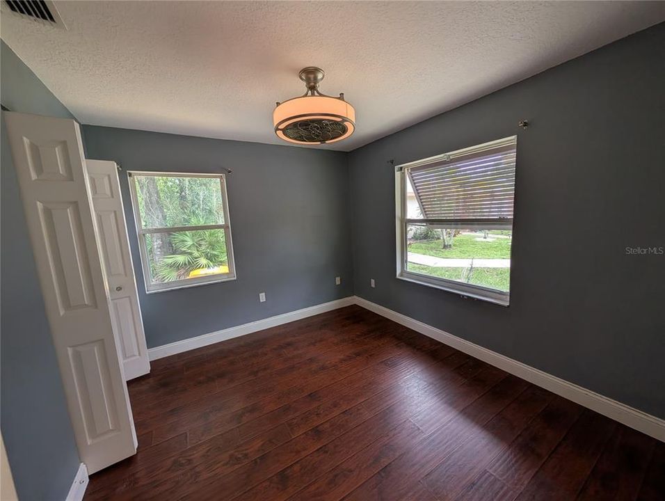 For Sale: $179,900 (2 beds, 2 baths, 924 Square Feet)