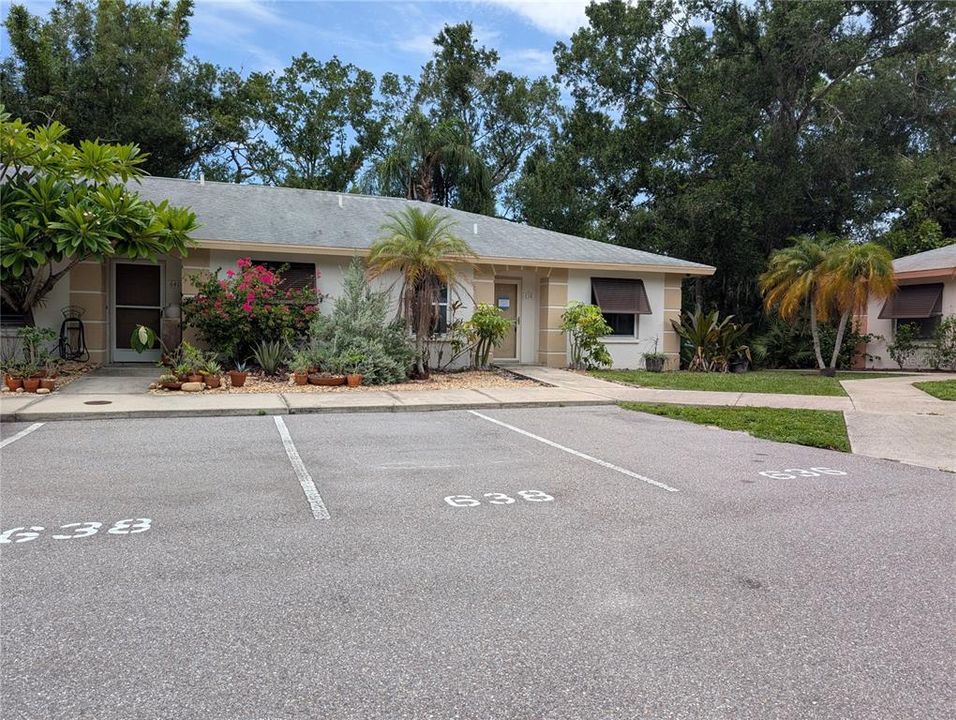 For Sale: $179,900 (2 beds, 2 baths, 924 Square Feet)