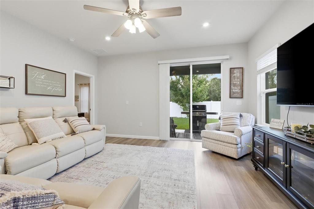 For Sale: $325,000 (3 beds, 2 baths, 1500 Square Feet)