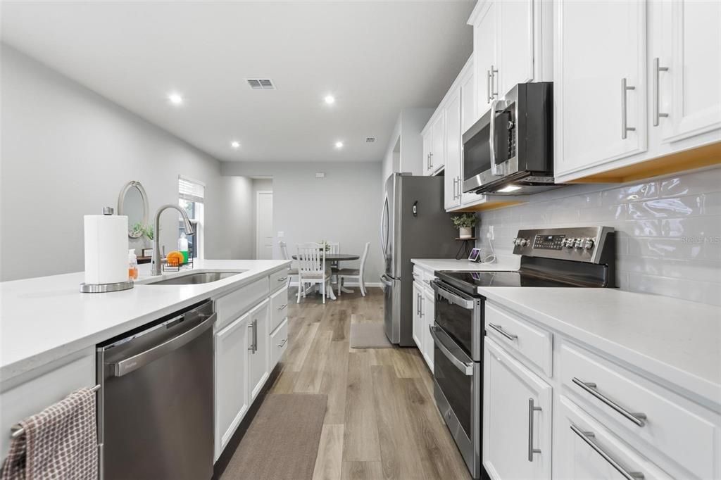 For Sale: $325,000 (3 beds, 2 baths, 1500 Square Feet)