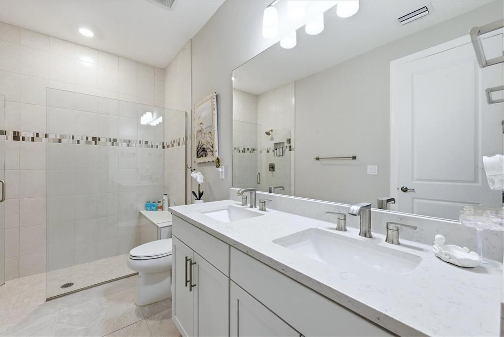 For Rent: $2,500 (2 beds, 2 baths, 1602 Square Feet)