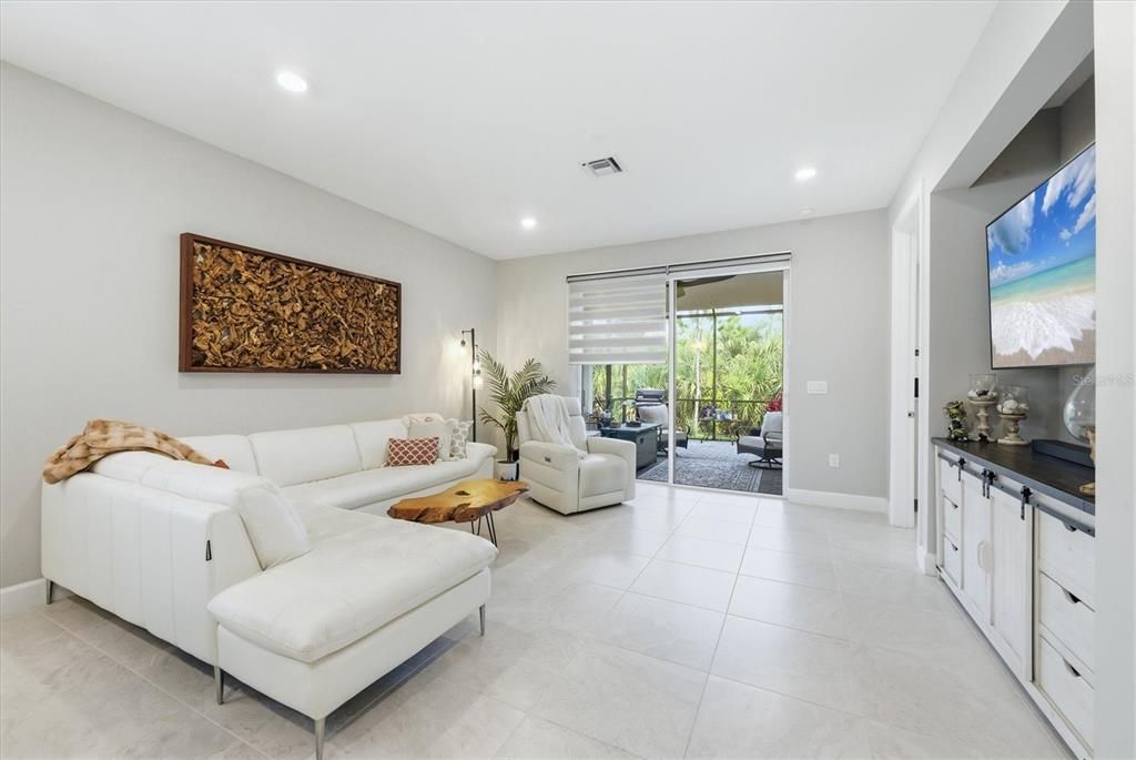 For Rent: $2,500 (2 beds, 2 baths, 1602 Square Feet)