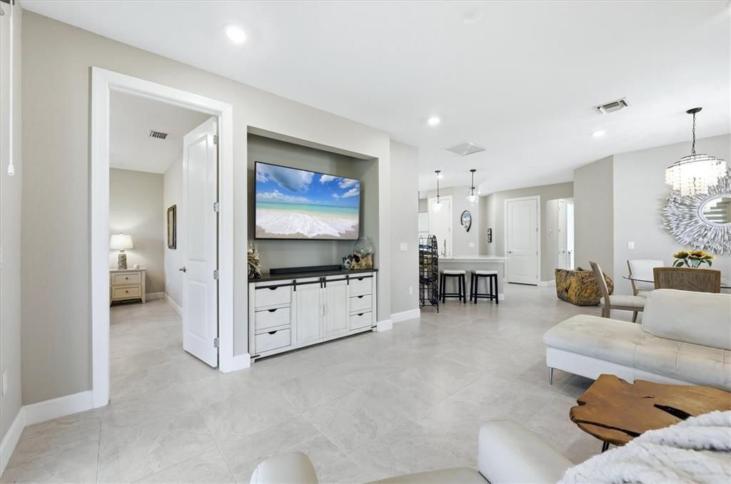 For Rent: $2,500 (2 beds, 2 baths, 1602 Square Feet)