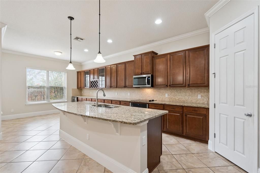 En Venta: $849,900 (4 camas, 3 baños, 3412 Pies cuadrados)