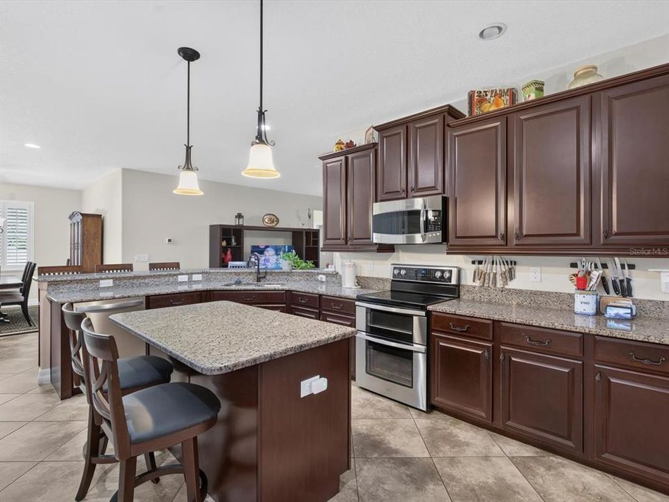 На продажу: $479,899 (4 спален, 3 ванн, 2293 Квадратных фут)