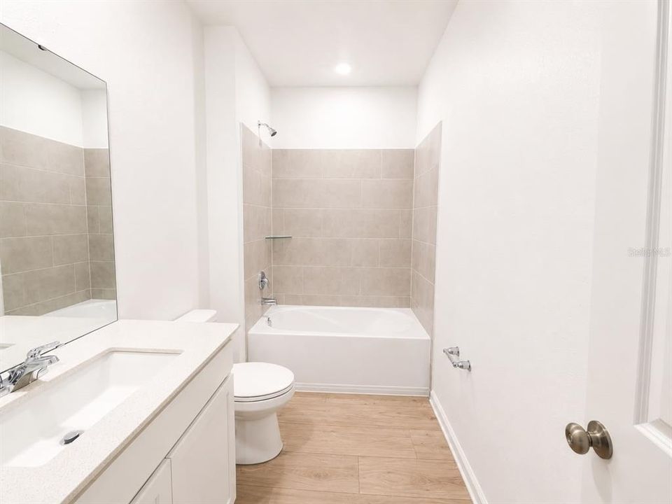 For Rent: $2,100 (3 beds, 2 baths, 1559 Square Feet)