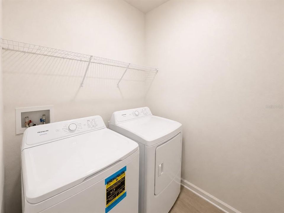 For Rent: $2,100 (3 beds, 2 baths, 1559 Square Feet)