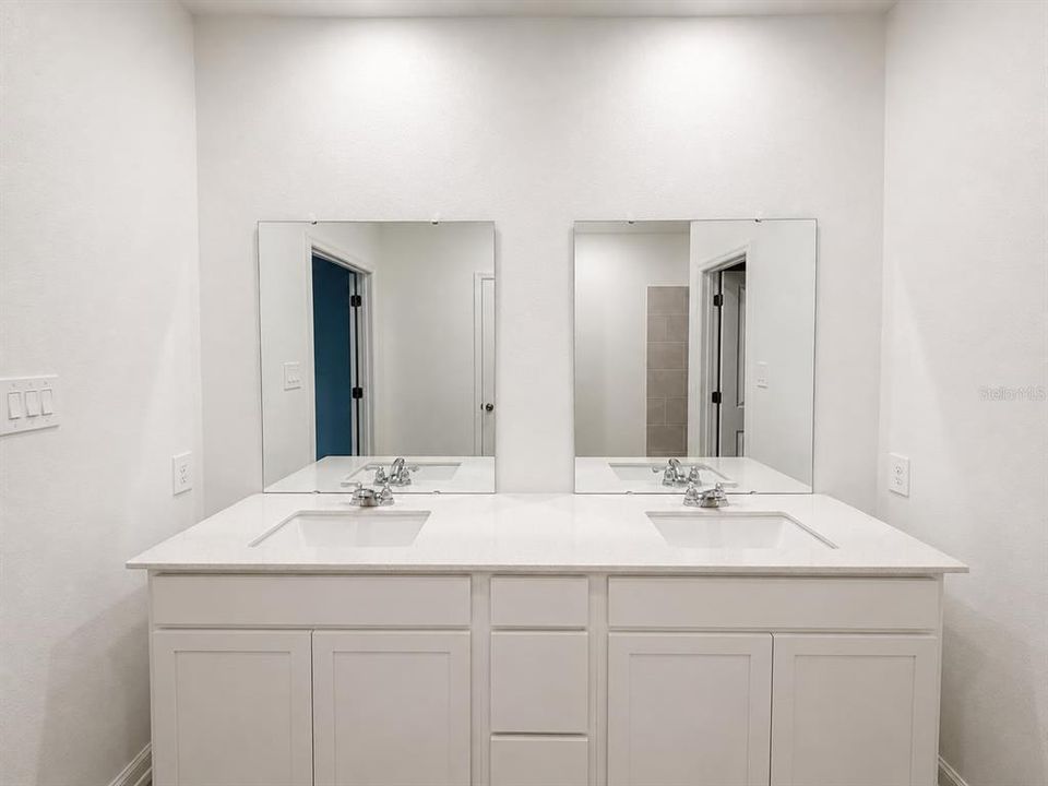 For Rent: $2,100 (3 beds, 2 baths, 1559 Square Feet)