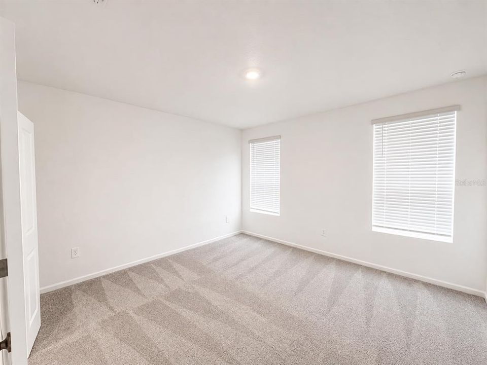 For Rent: $2,100 (3 beds, 2 baths, 1559 Square Feet)