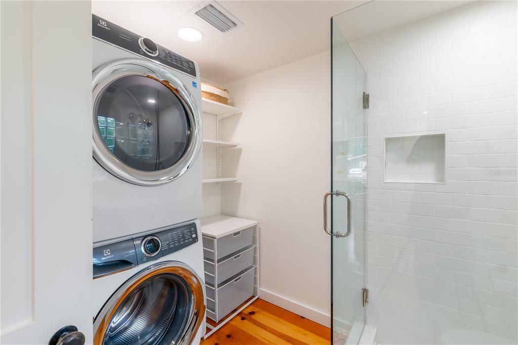 Activo con contrato: $599,000 (2 camas, 2 baños, 1020 Pies cuadrados)