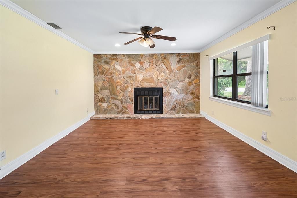For Sale: $225,000 (3 beds, 1 baths, 1352 Square Feet)