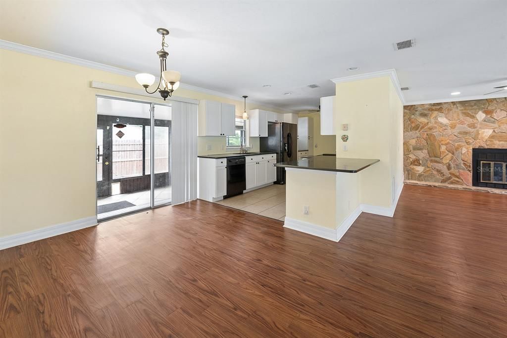 For Sale: $225,000 (3 beds, 1 baths, 1352 Square Feet)