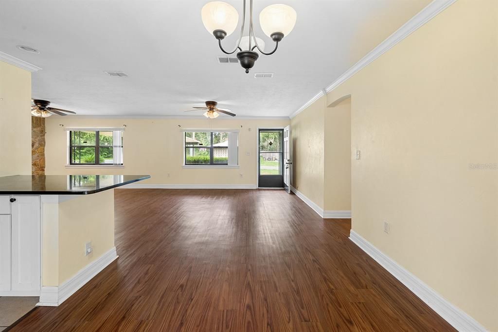 For Sale: $225,000 (3 beds, 1 baths, 1352 Square Feet)