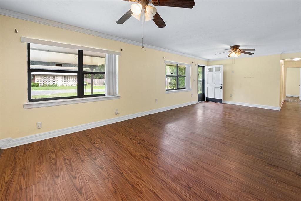 For Sale: $225,000 (3 beds, 1 baths, 1352 Square Feet)