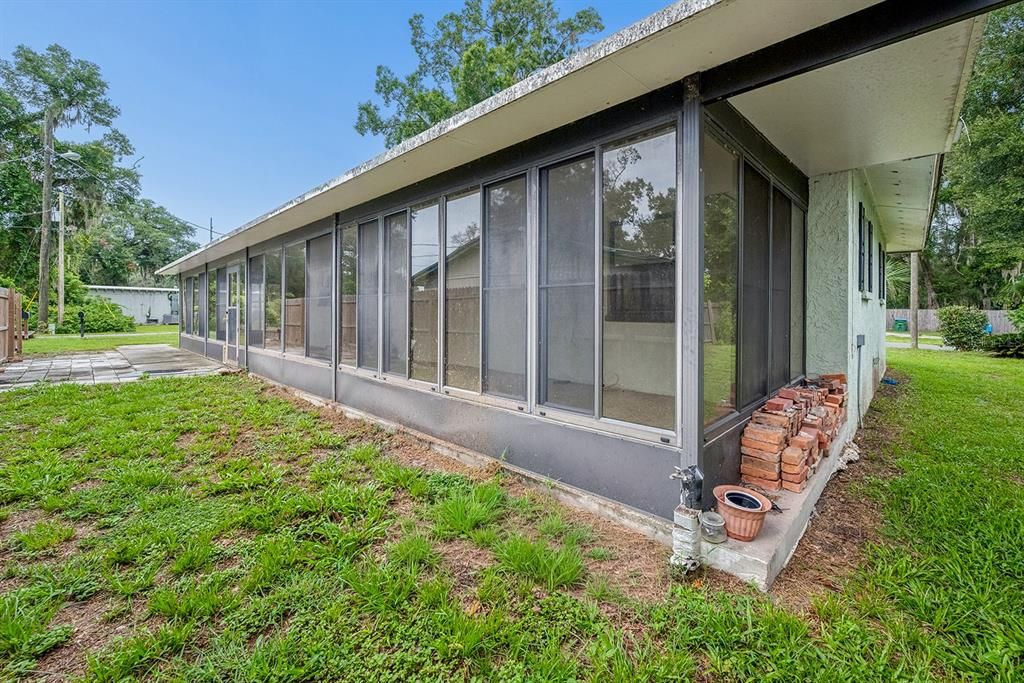 For Sale: $225,000 (3 beds, 1 baths, 1352 Square Feet)