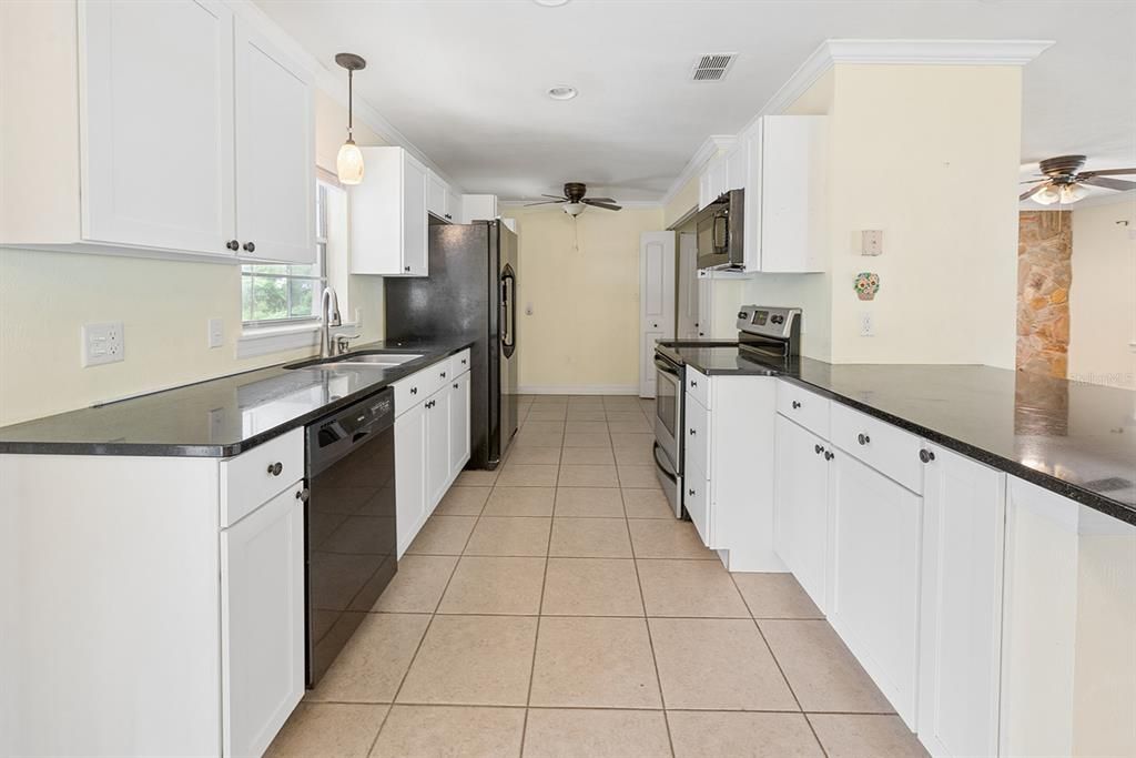 For Sale: $225,000 (3 beds, 1 baths, 1352 Square Feet)