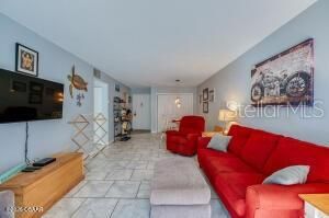 For Rent: $1,200 (1 beds, 1 baths, 710 Square Feet)