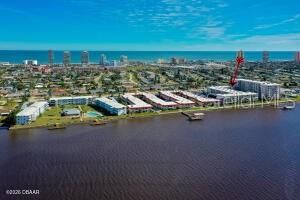 For Rent: $1,200 (1 beds, 1 baths, 710 Square Feet)