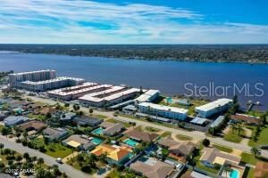 For Rent: $1,200 (1 beds, 1 baths, 710 Square Feet)