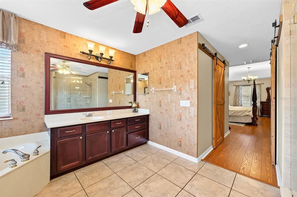 For Sale: $840,000 (6 beds, 3 baths, 3622 Square Feet)