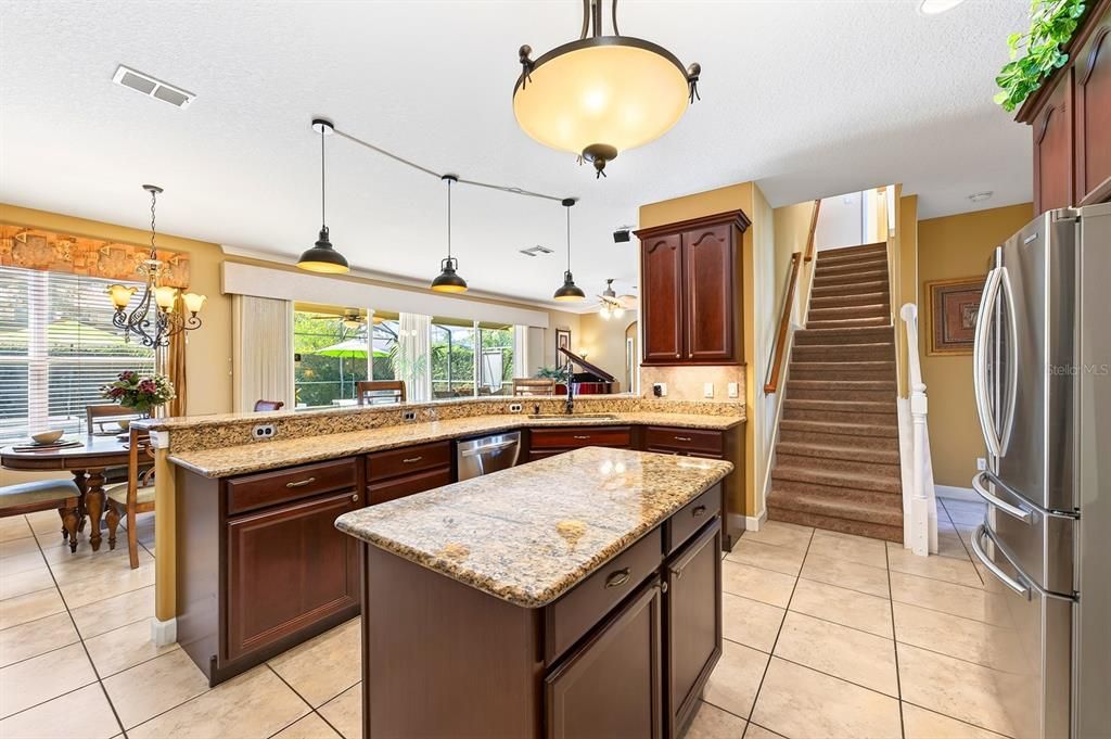 For Sale: $840,000 (6 beds, 3 baths, 3622 Square Feet)