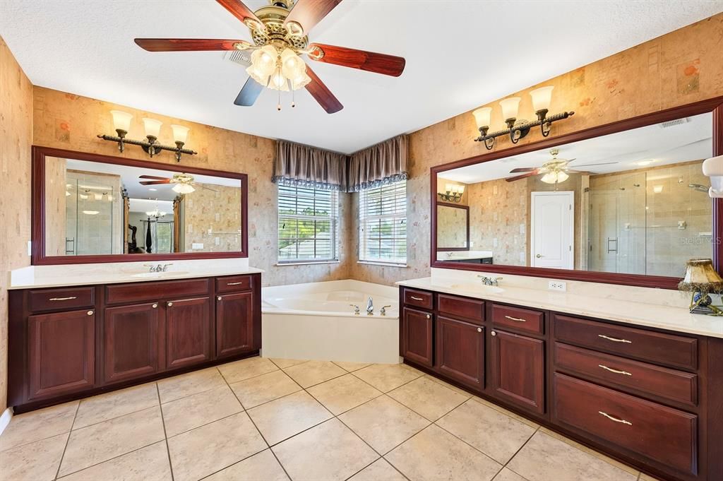 For Sale: $840,000 (6 beds, 3 baths, 3622 Square Feet)