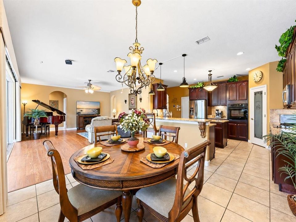 For Sale: $840,000 (6 beds, 3 baths, 3622 Square Feet)