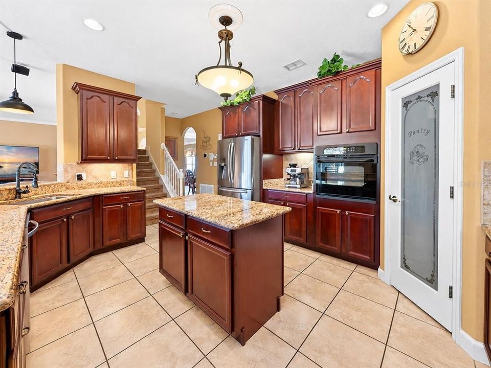 For Sale: $840,000 (6 beds, 3 baths, 3622 Square Feet)