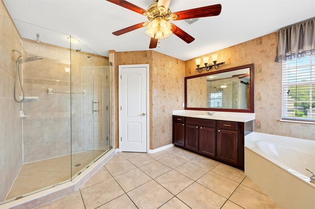 For Sale: $840,000 (6 beds, 3 baths, 3622 Square Feet)