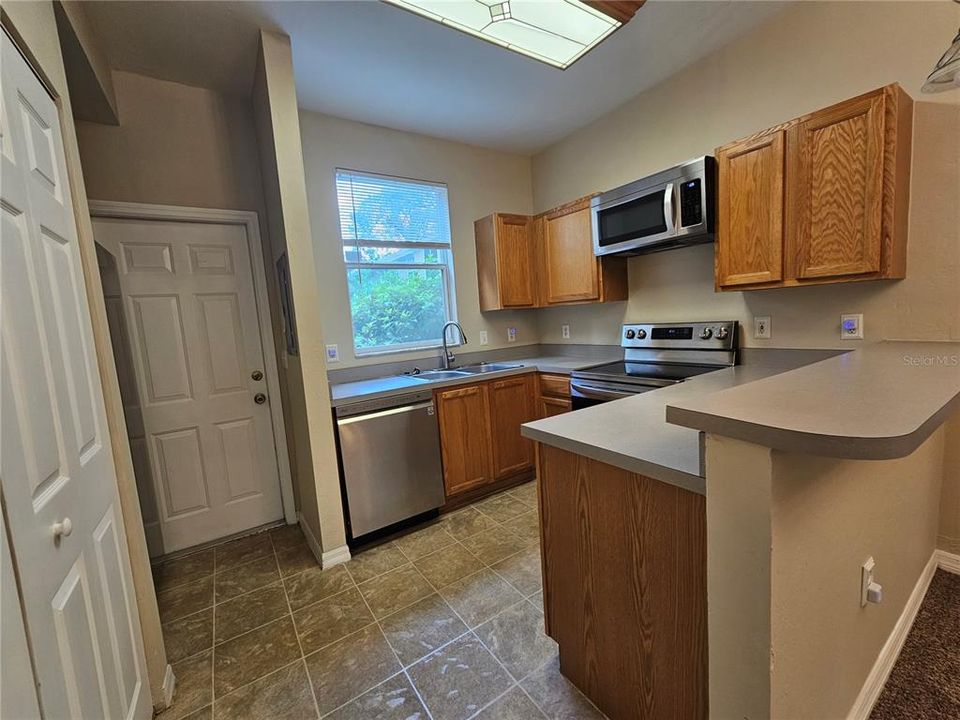 For Rent: $1,375 (2 beds, 2 baths, 1114 Square Feet)