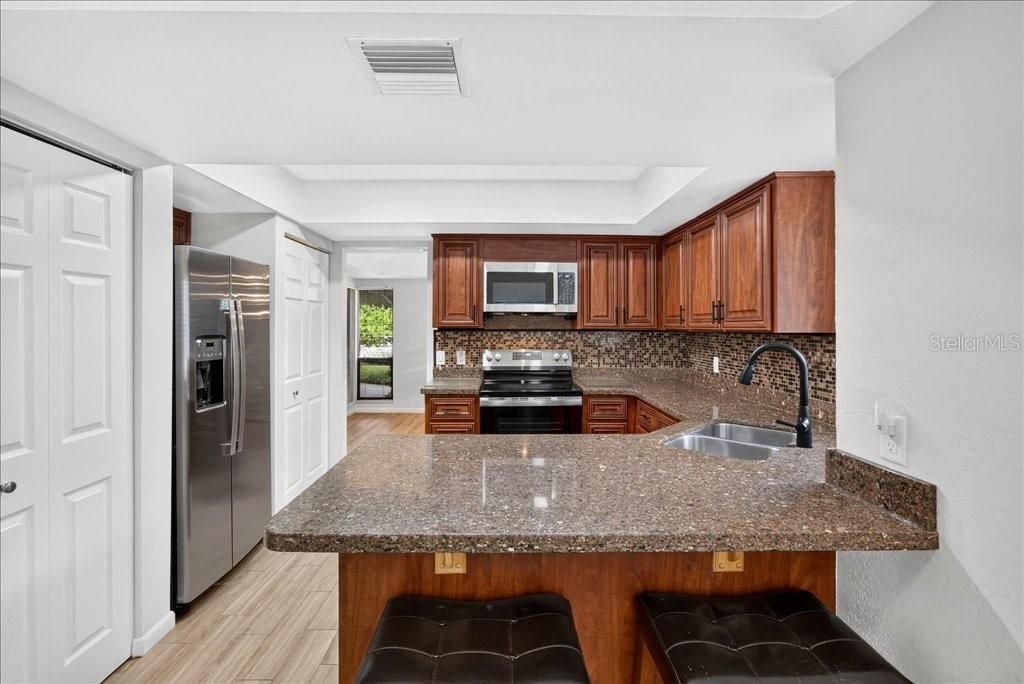 На продажу: $242,500 (3 спален, 2 ванн, 1338 Квадратных фут)