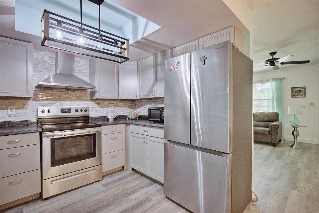На продажу: $239,900 (2 спален, 2 ванн, 1334 Квадратных фут)