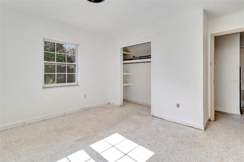 For Sale: $199,999 (2 beds, 1 baths, 1082 Square Feet)