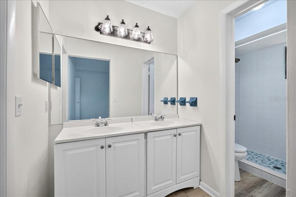 На продажу: $199,999 (2 спален, 2 ванн, 1098 Квадратных фут)