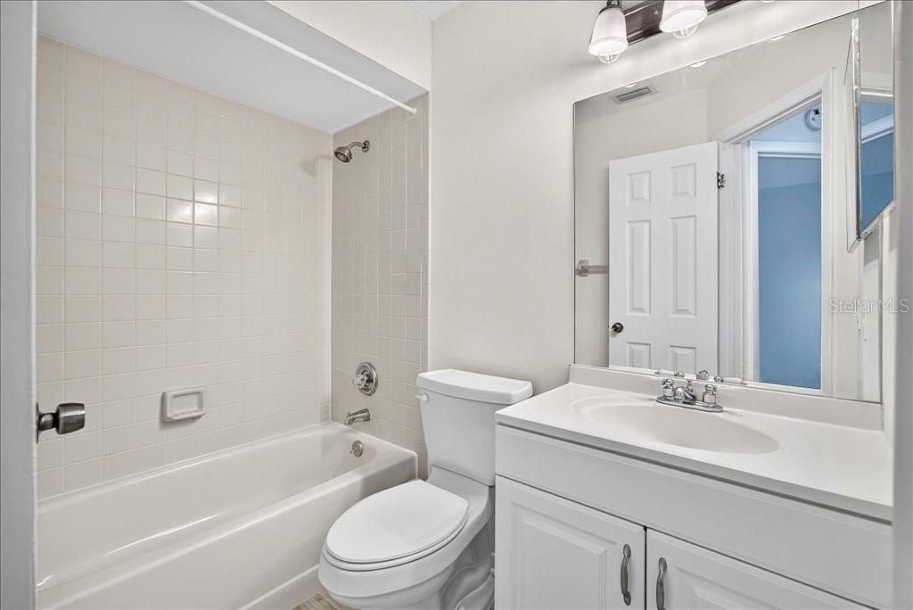 На продажу: $199,999 (2 спален, 2 ванн, 1098 Квадратных фут)